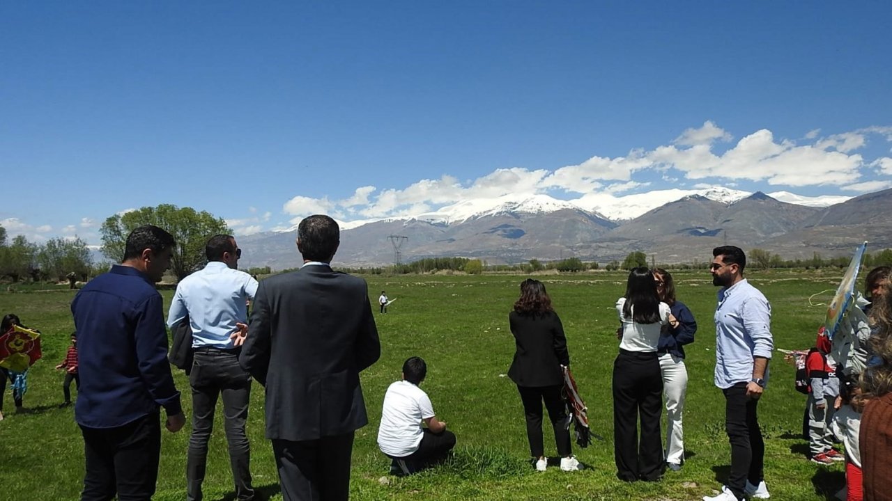 Uçurtma şenliği renkli görüntülere sahne oldu