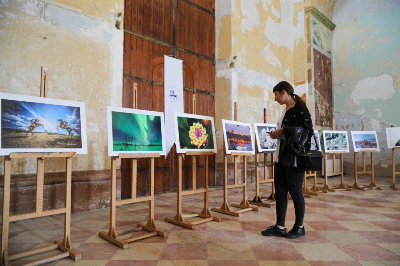 “Fotoğrafla Tek Yürek” uluslararası fotoğraf sergisi açıldı