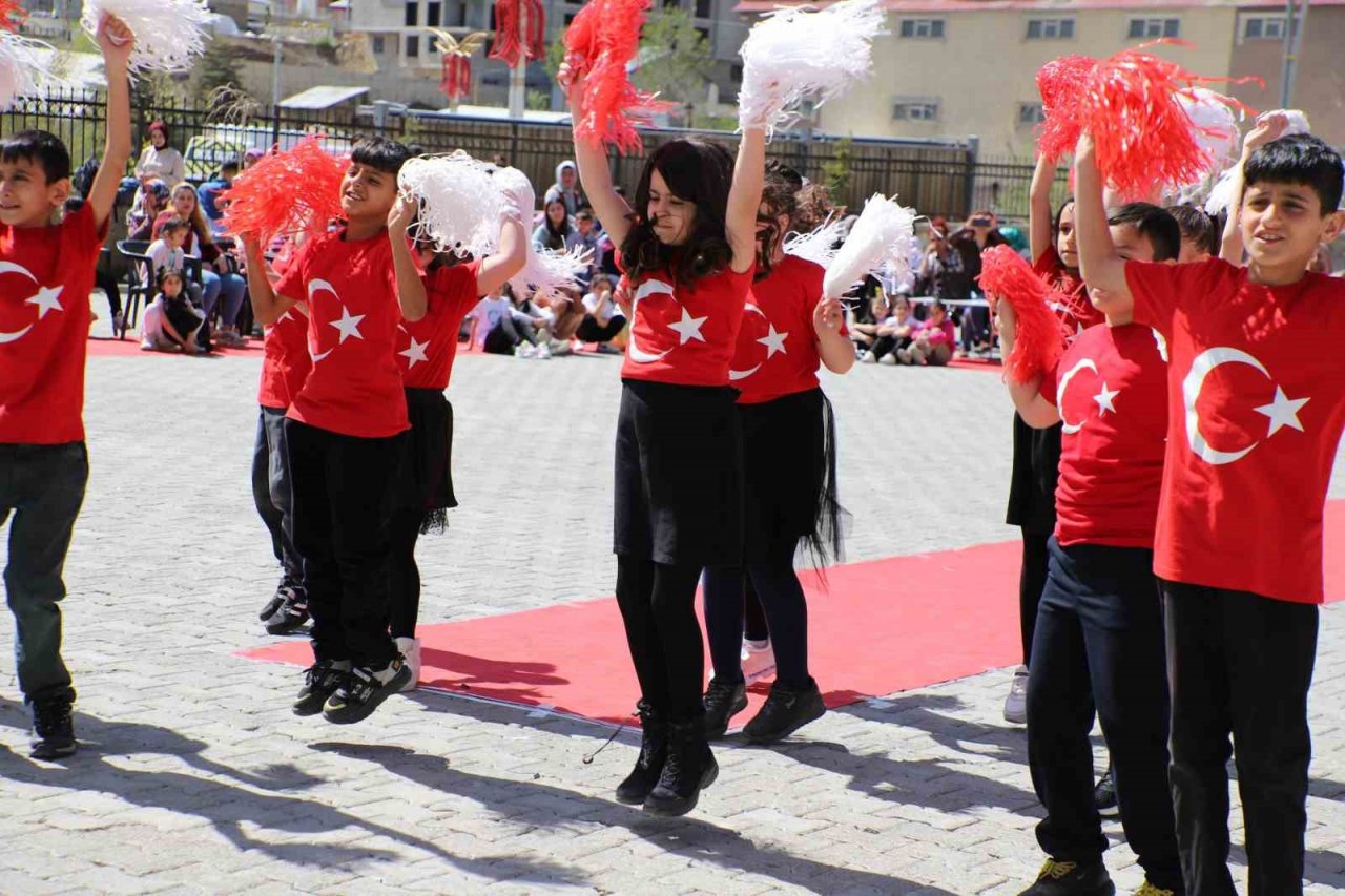 Hakkari’de 23 Nisan coşkusu devam ediyor