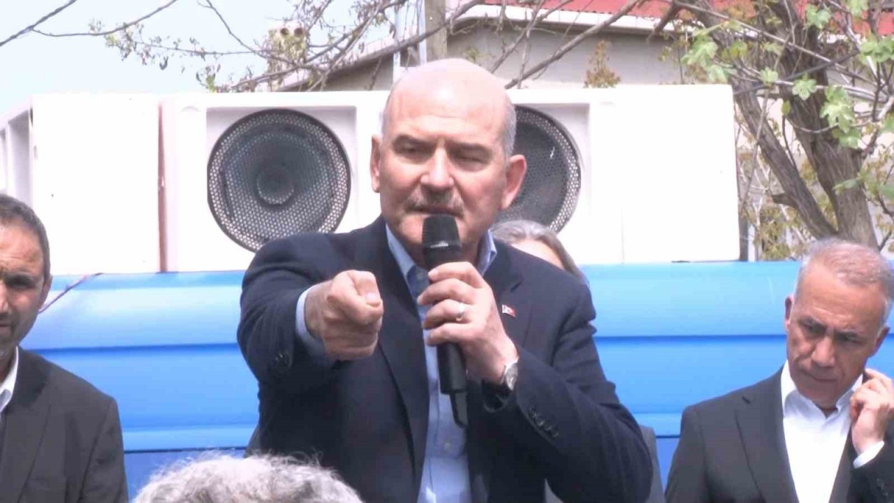 Bakan Soylu: "Polislerimiz terör kıyafetini giymiş milletvekili adayını kıskıvrak aldı"