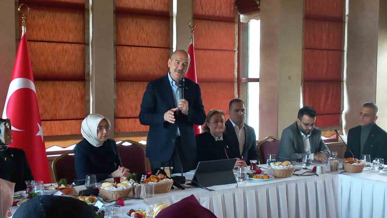 Bakan Soylu: "KADES uygulamasını 5 milyon 205 bin kadın indirdi"