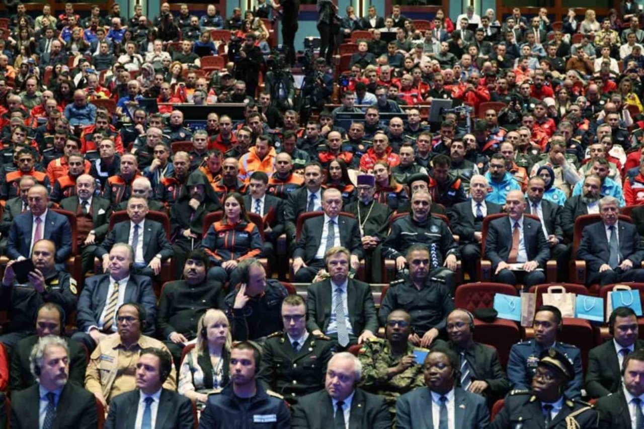 Kahramanlara Devlet Üstün Fedakarlık Madalyası