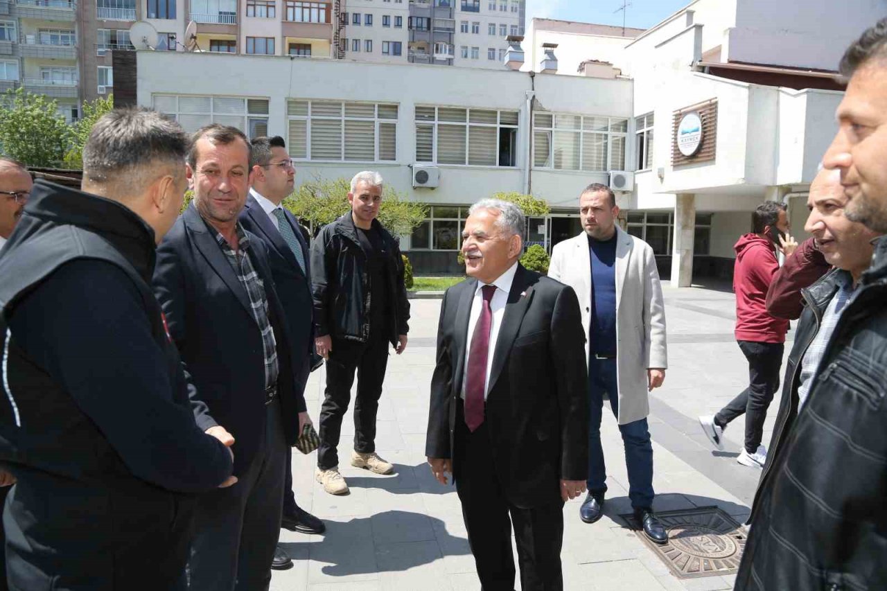 Başkan Büyükkılıç, yemekhanede personel ve vatandaş ile buluştu