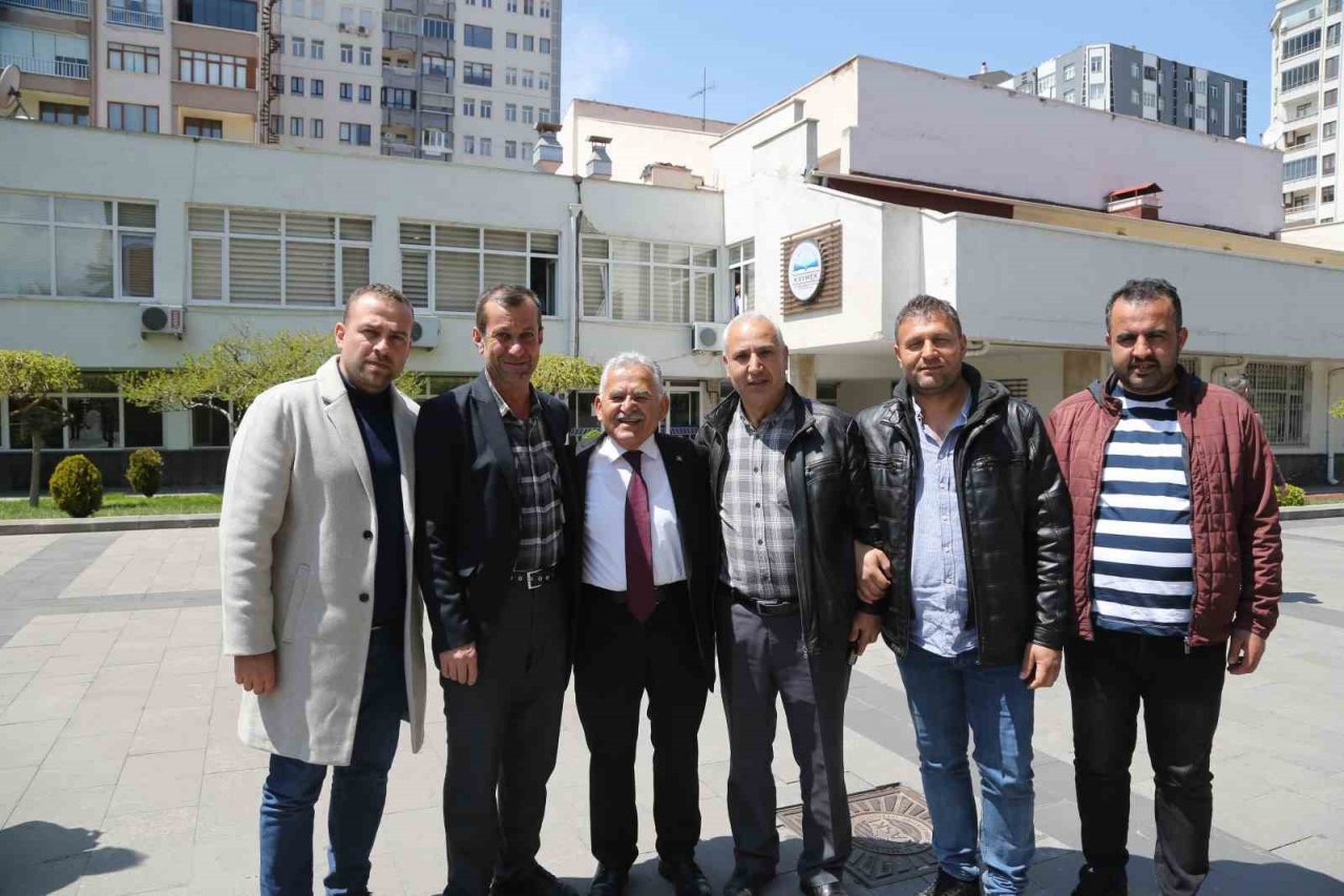 Başkan Büyükkılıç, yemekhanede personel ve vatandaş ile buluştu