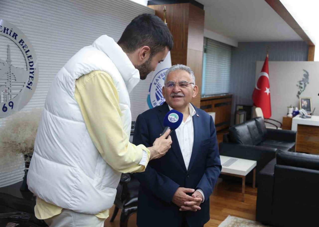 CZN Burak’tan Başkan Büyükkılıç’a ziyaret