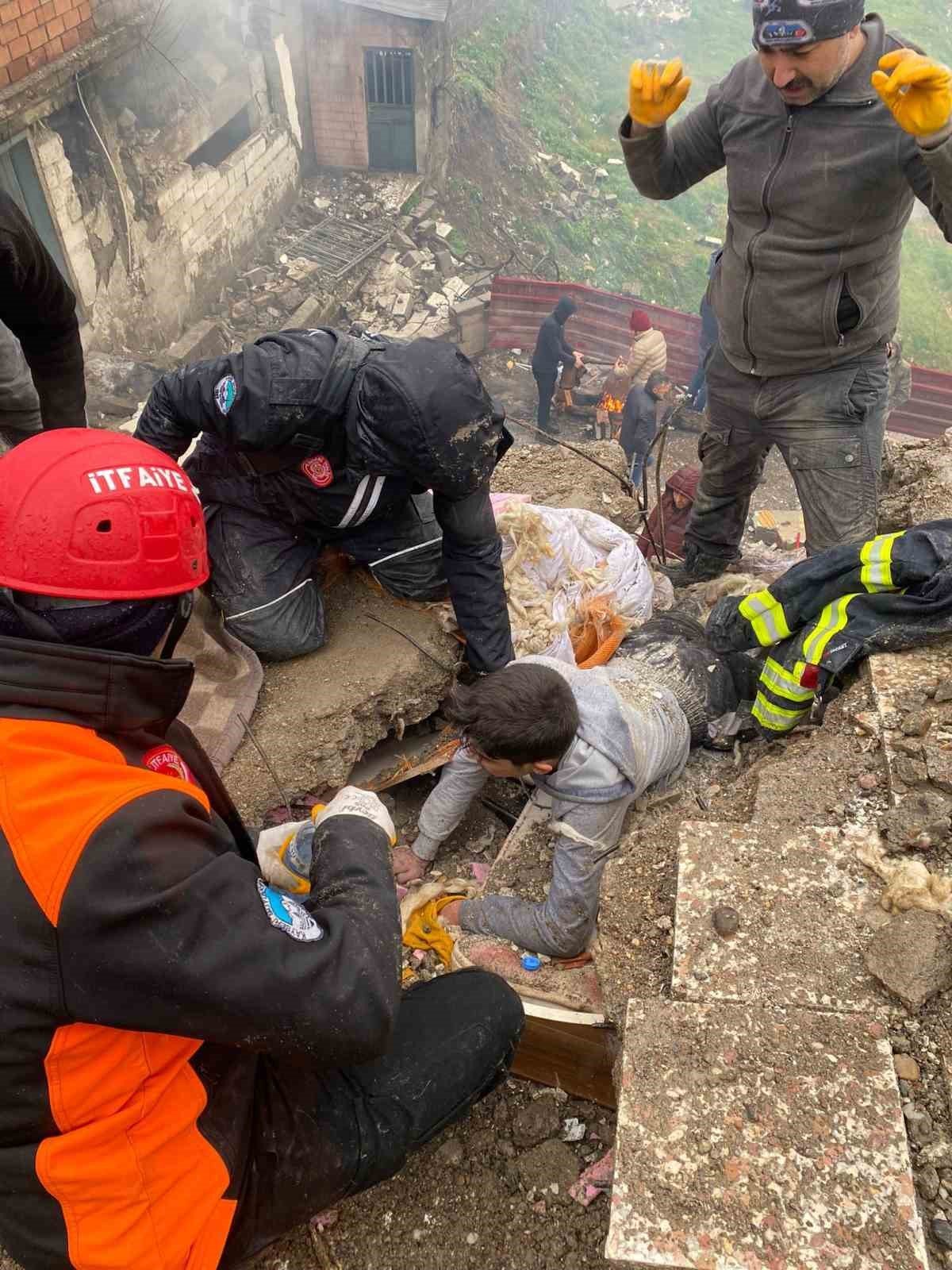 Cumhurbaşkanı Erdoğan’dan Kayseri Büyükşehir İtfaiyesi’ne devlet üstün fedakârlık madalyası