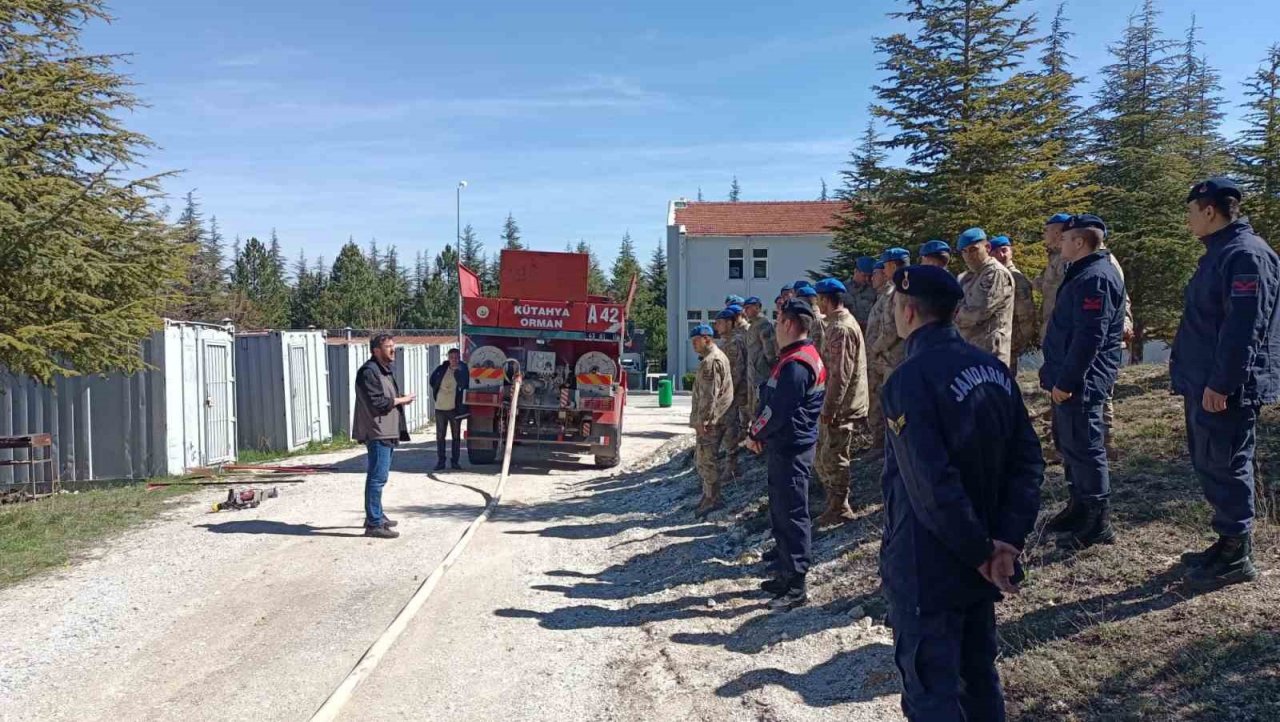 Kütahya’da Komando Bölüğüne "Bitki Örtüsü ve Orman Yangınları Müdahale” eğitimi