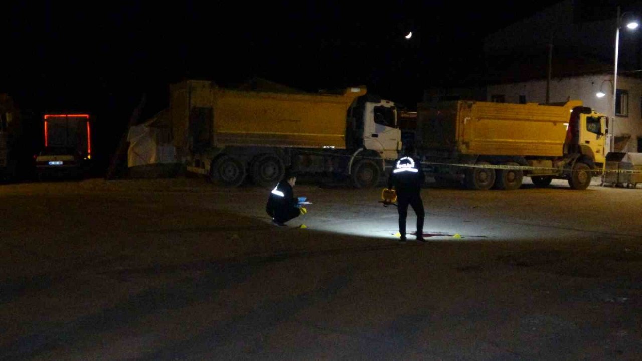 Evinin önünde silahlı saldırıya uğradı