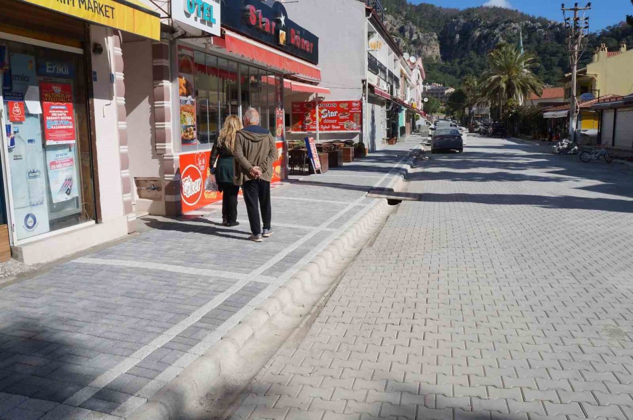 Marmaris’te yol yapım çalışmaları sona erdi