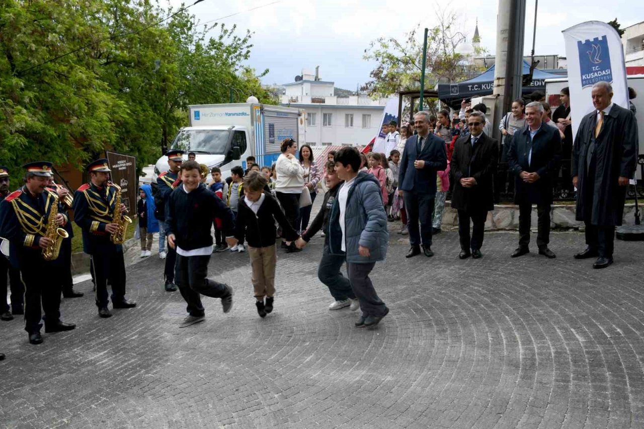 SEYAKMER’de Kuşadalı çocukların şenlik coşkusu