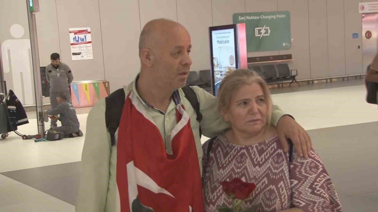 Sudan’dan ilk tahliye uçuşu yapıldı