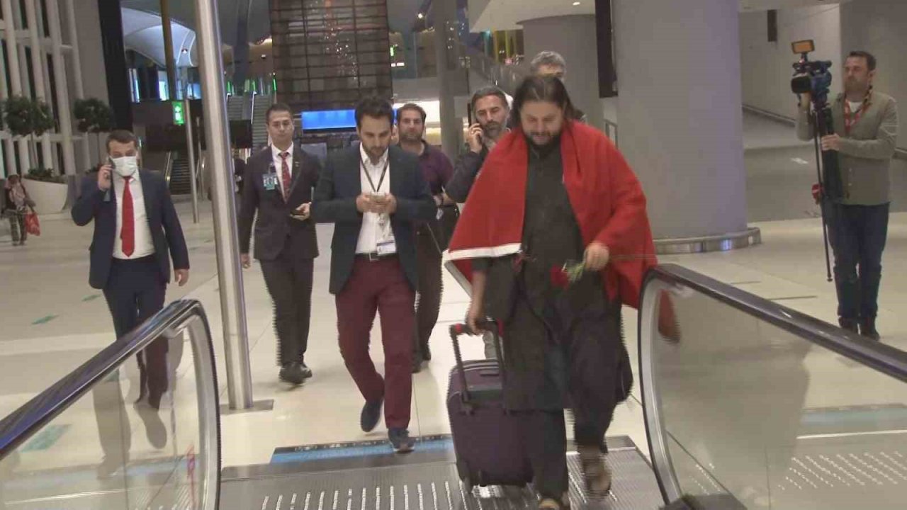 Sudan’dan ilk tahliye uçuşu yapıldı