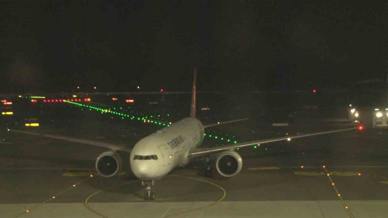 Sudan’dan ilk tahliye uçuşu yapıldı