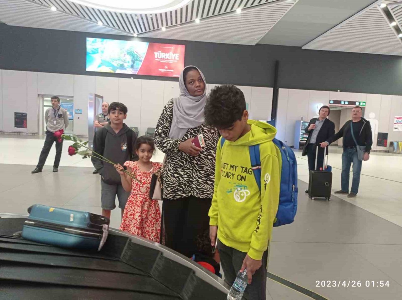 Sudan’dan ilk tahliye uçuşu yapıldı