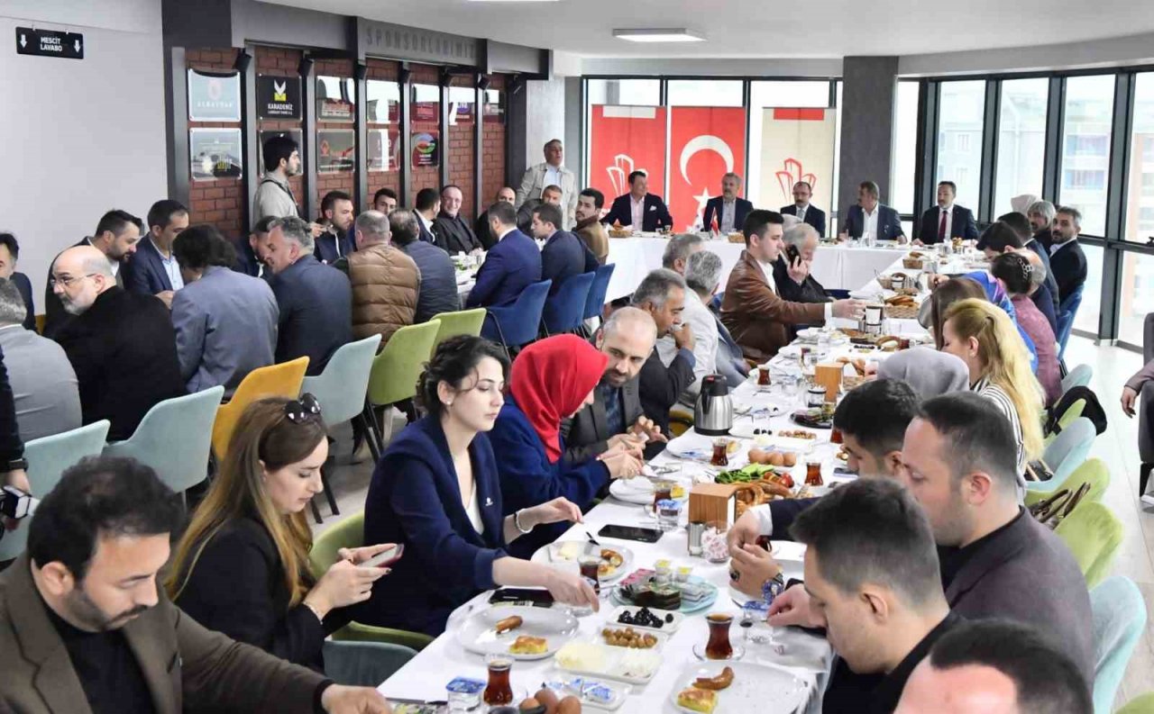 Bakan Muş: “Müteahhitlik dışarıdan kolay gibi gözüken ancak disiplin gerektiren bir sektördür”