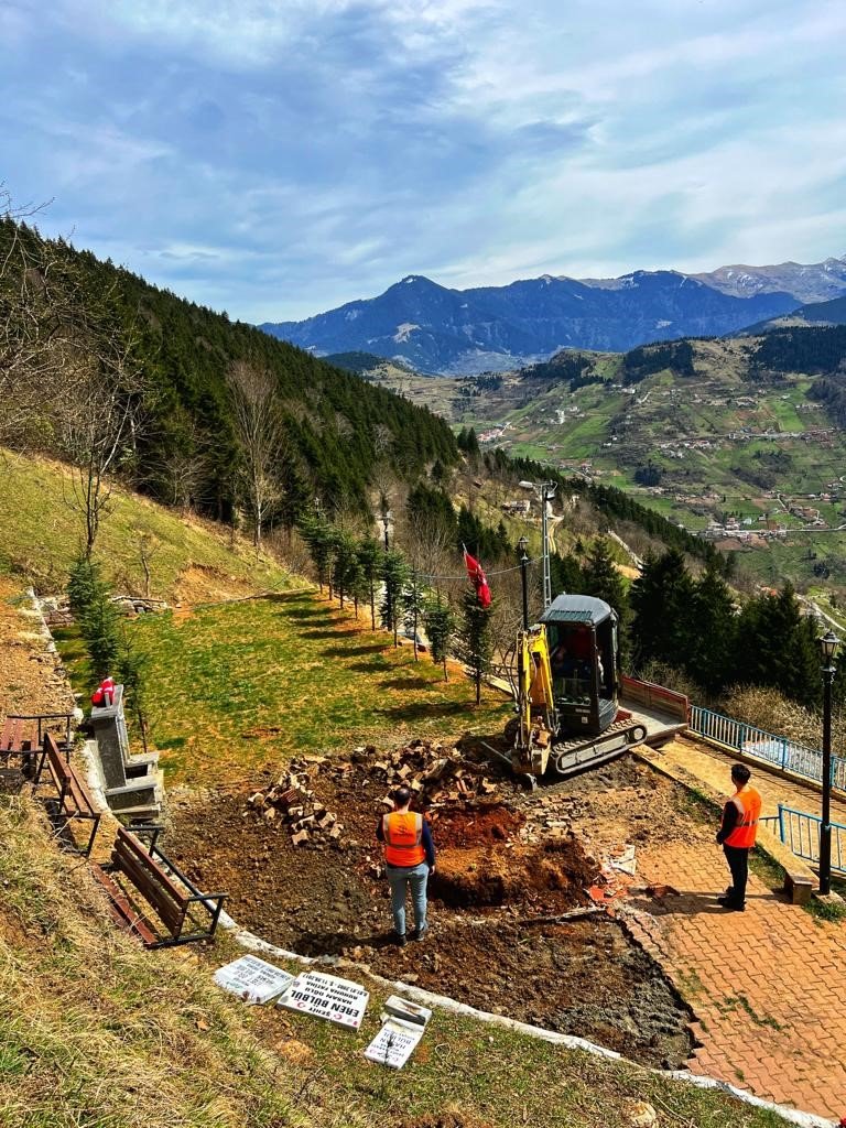 Genç Trabzonlular’dan şehit Eren Bülbül için anıt mezar