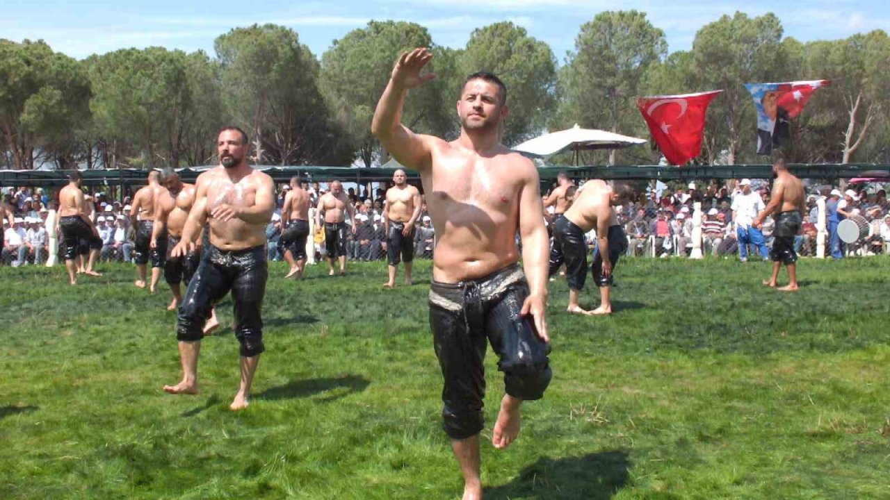 Balıkesir Gömeç Yağlı Güreşleri’ne 41 başpehlivan katıldı