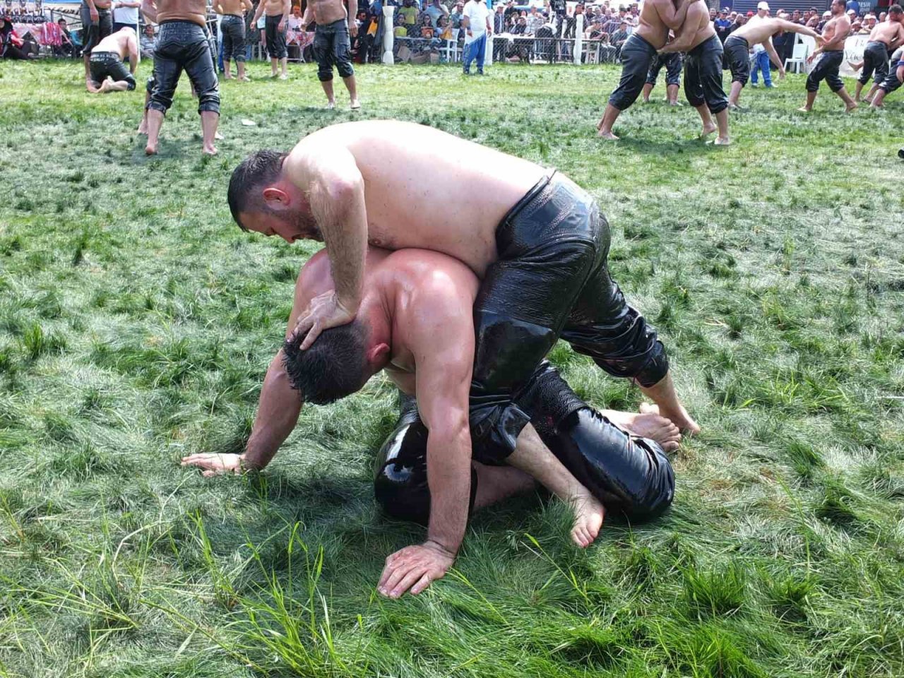 Balıkesir Gömeç Yağlı Güreşleri’ne 41 başpehlivan katıldı