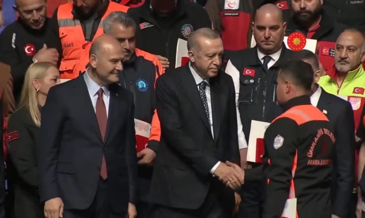 Cumhurbaşkanı Erdoğan’dan Ümraniye Belediyesi Sivil Savunma Arama Kurtarma Ekibi’ne Devlet Üstün Fedakârlık Madalyası