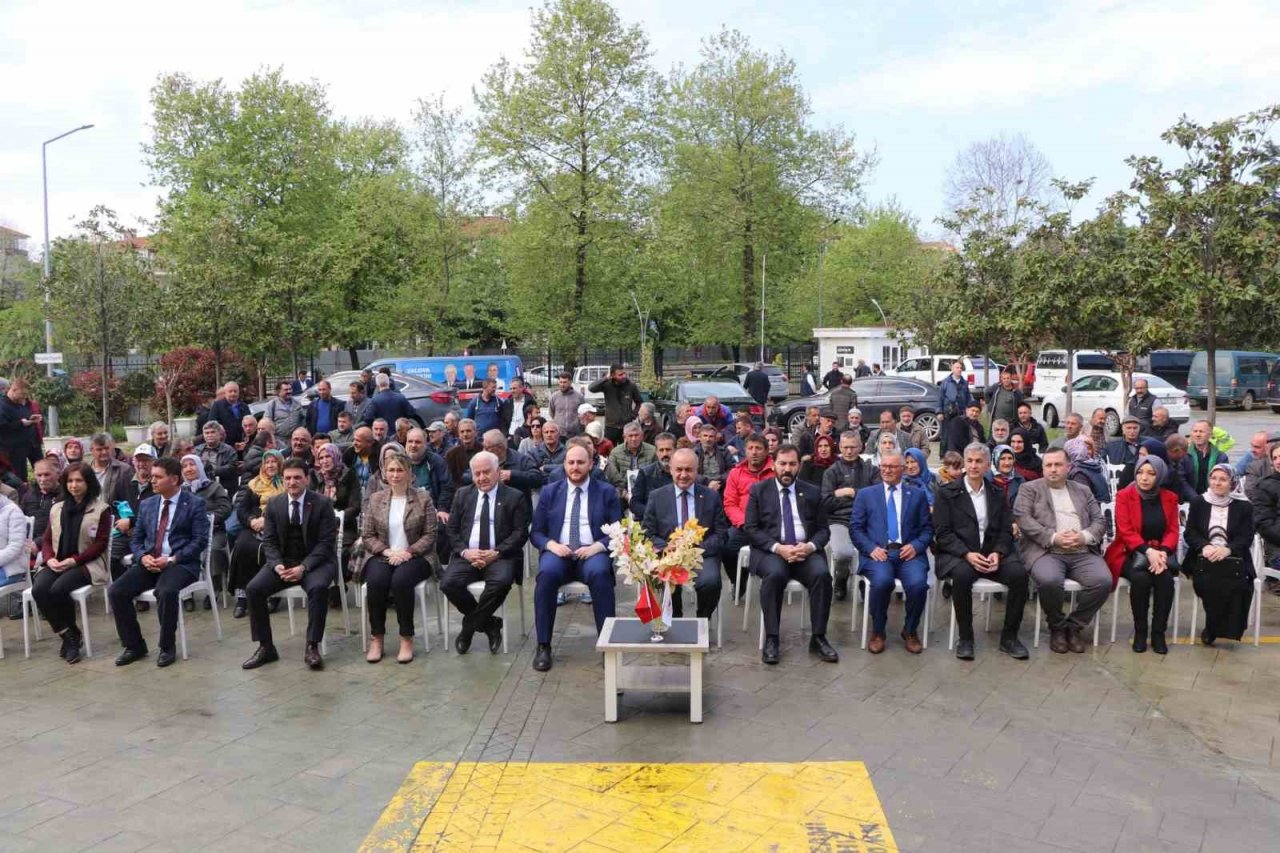 Yalova’da çiftçilere 252 bin adet sebze fidesi dağıttı