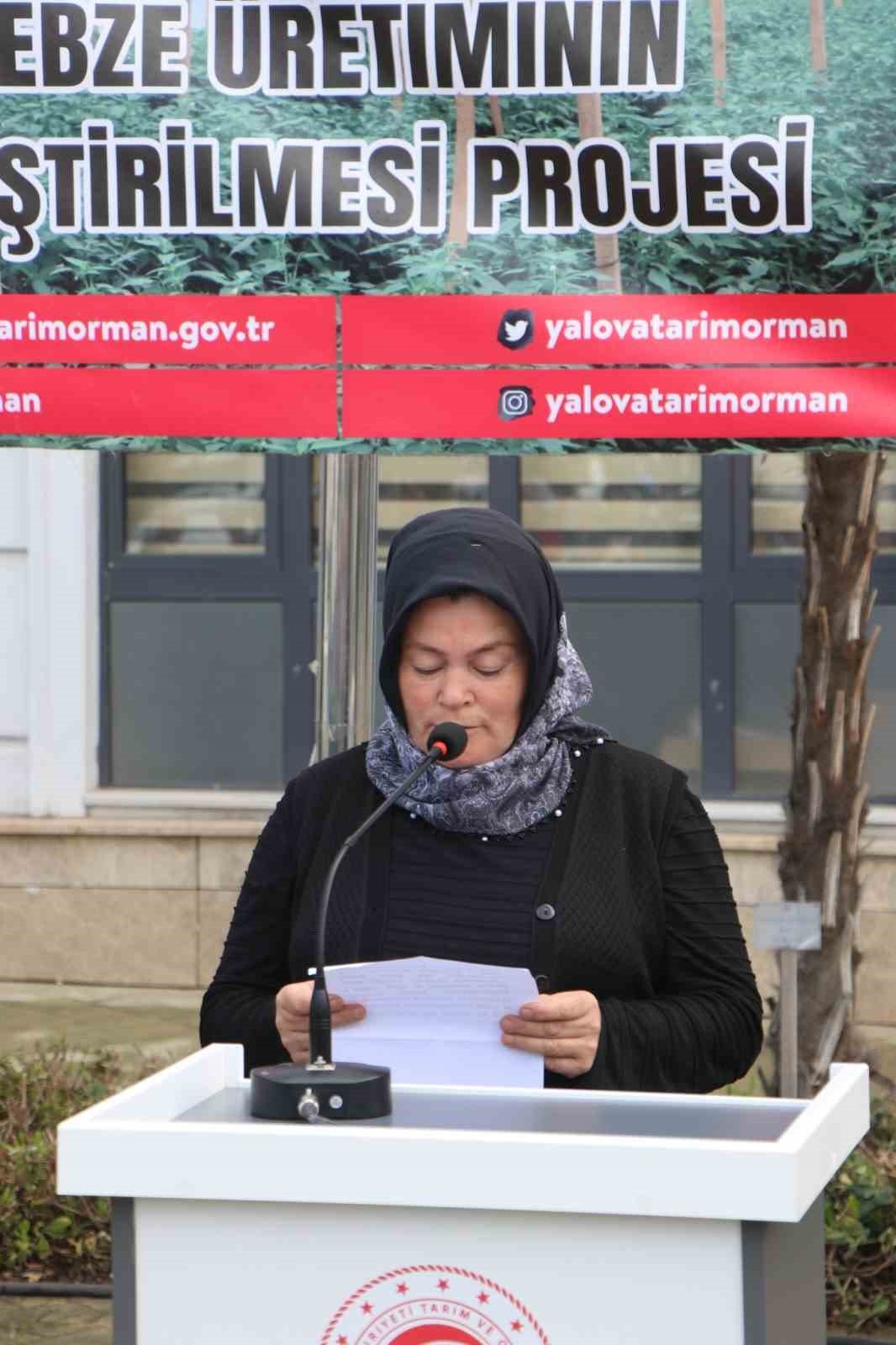 Yalova’da çiftçilere 252 bin adet sebze fidesi dağıttı