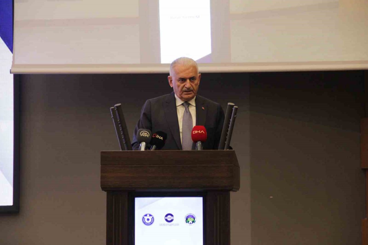AK Parti Genel Başkan Vekili Binali Yıldırım, İZTO’da toplantıya katıldı