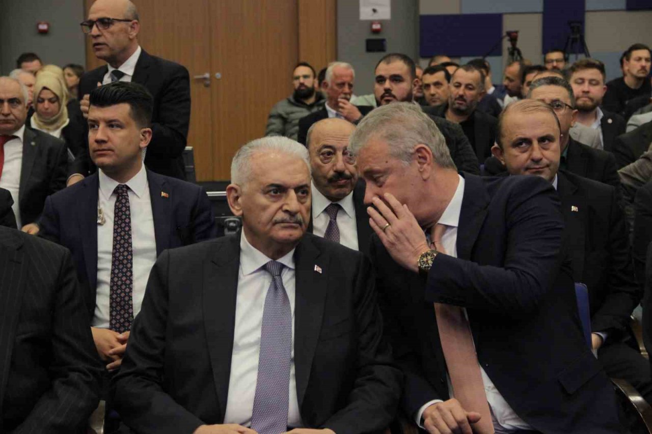 AK Parti Genel Başkan Vekili Binali Yıldırım, İZTO’da toplantıya katıldı