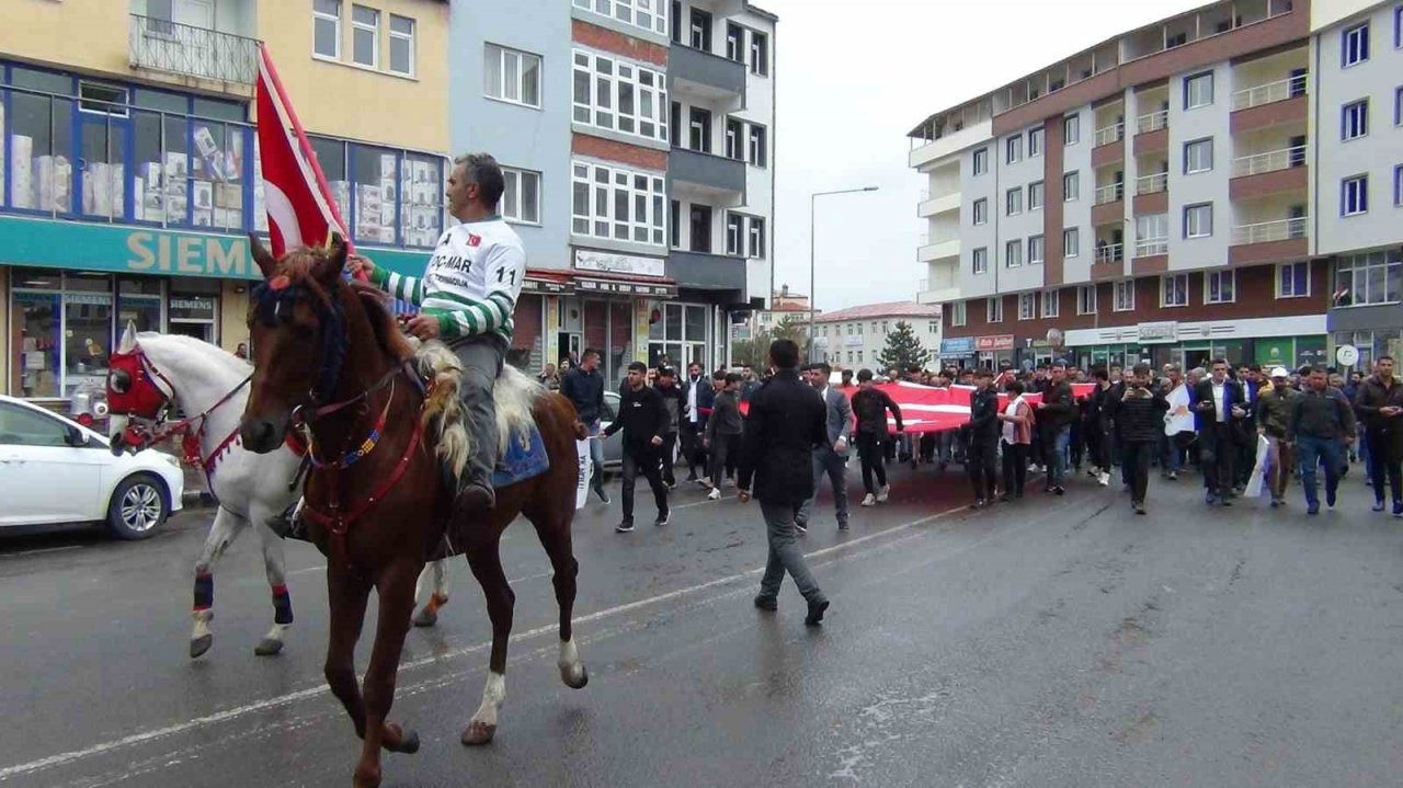 Kars’ta Özhaseki’yi atlı ciritçiler karşıladı