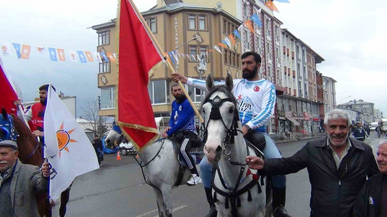 Kars’ta Özhaseki’yi atlı ciritçiler karşıladı