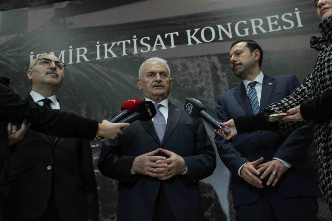 Binali Yıldırım’dan İktisat Kongresi binasına ziyaret: "İzmir’e yakıştı"
