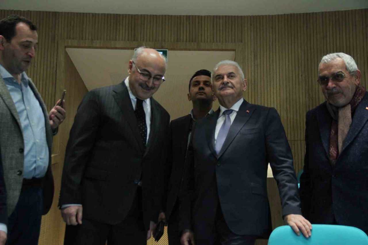 Binali Yıldırım’dan İktisat Kongresi binasına ziyaret: "İzmir’e yakıştı"