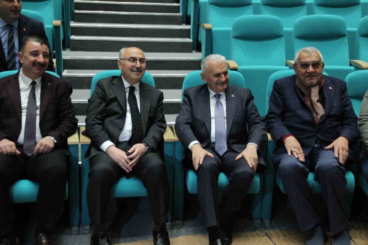 Binali Yıldırım’dan İktisat Kongresi binasına ziyaret: "İzmir’e yakıştı"