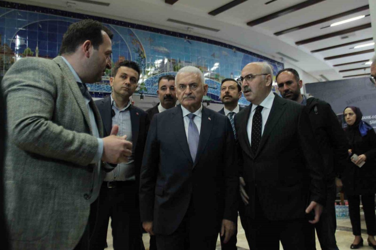 Binali Yıldırım’dan İktisat Kongresi binasına ziyaret: "İzmir’e yakıştı"