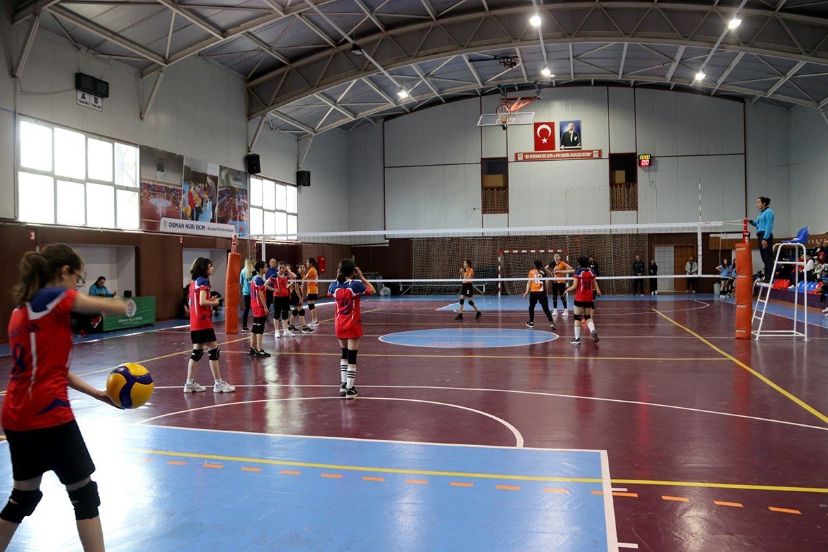 Akçaabat’ta çocuklara ve gençlere yönelik sportif ve kültürel etkinlikler devam ediyor