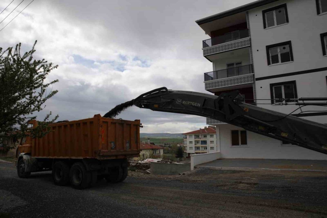 Akyurt’ta asfalt çalışmaları başladı