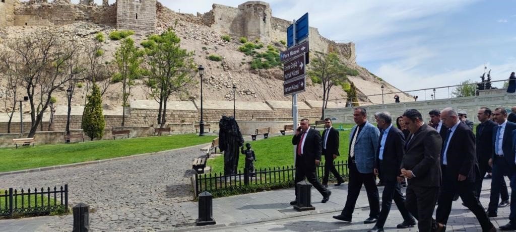 Bakan Yardımcısı Nadir Alpaslan’dan Gaziantep’teki, otel ve müzelere tam not