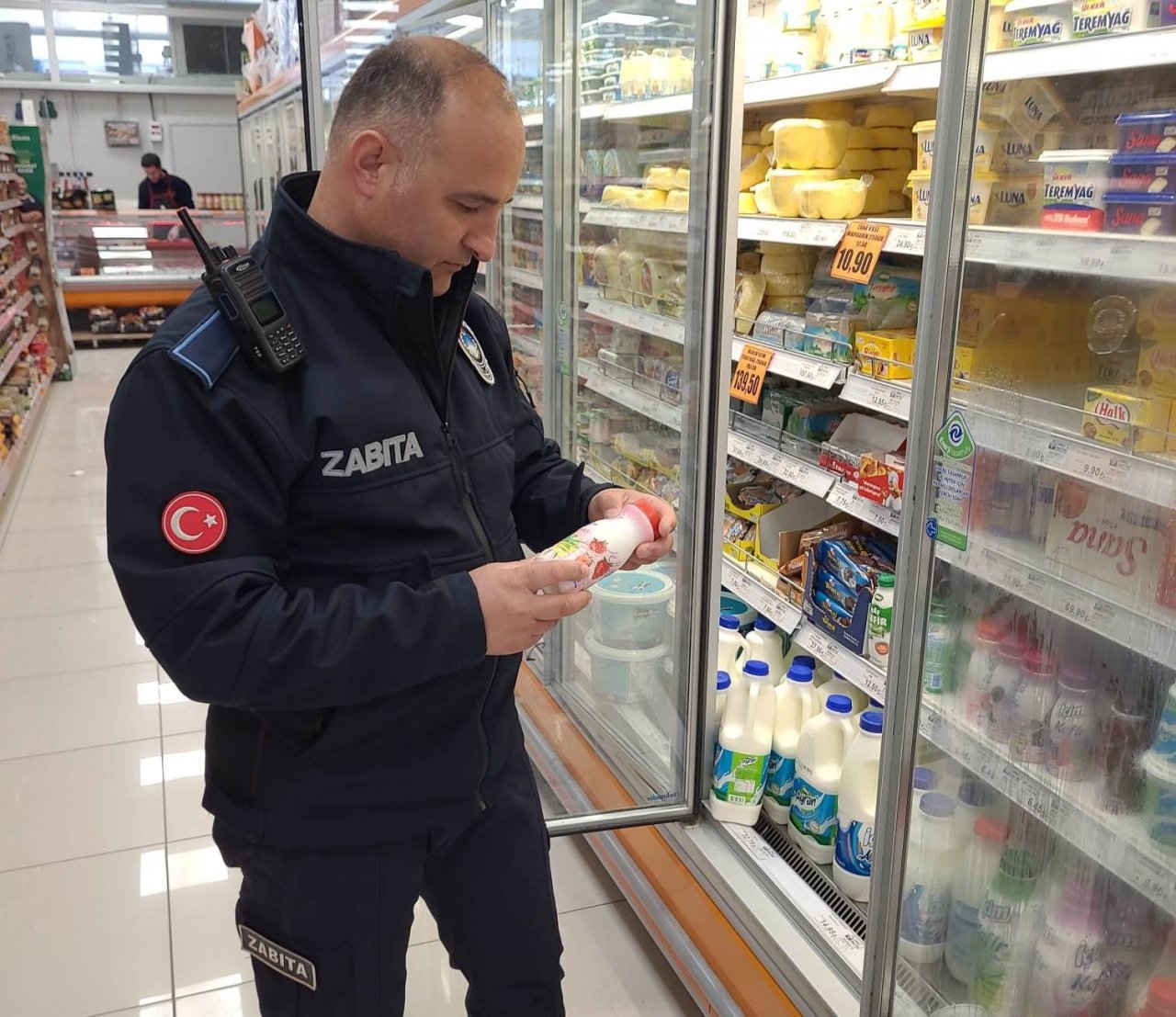 Altınova’da marketler denetlendi