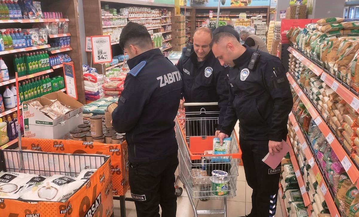 Altınova’da marketler denetlendi