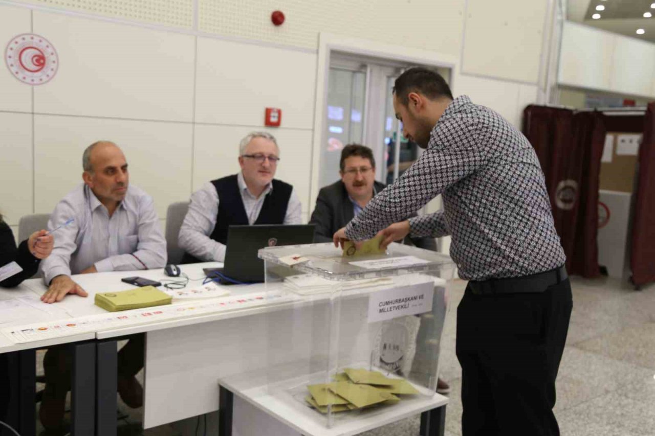 Sarp Sınır Kapısı’nda oy kullanma işlemi başladı