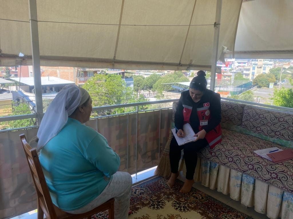 Efeler’de ihtiyaç sahibi aileler unutulmuyor