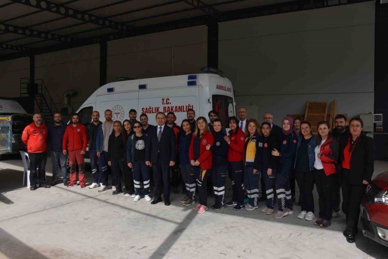 Aydın İl Sağlık Müdürü Şenkul ambulansın direksiyonuna geçti
