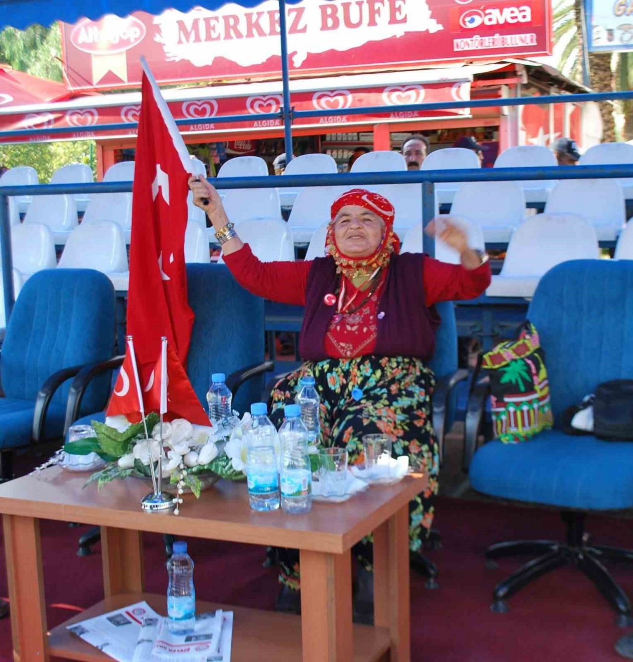 Protokolün renkli siması son yolculuğuna yalnız uğurlandı