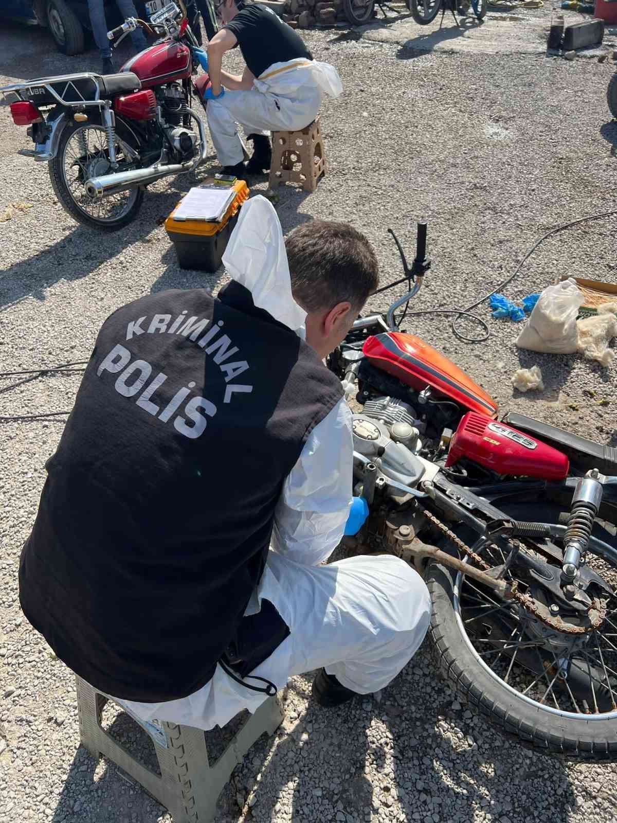 Motor ve şasi numaraları silinen çalıntı motosikletler kriminal çalışma ile sahiplerine teslim ediliyor