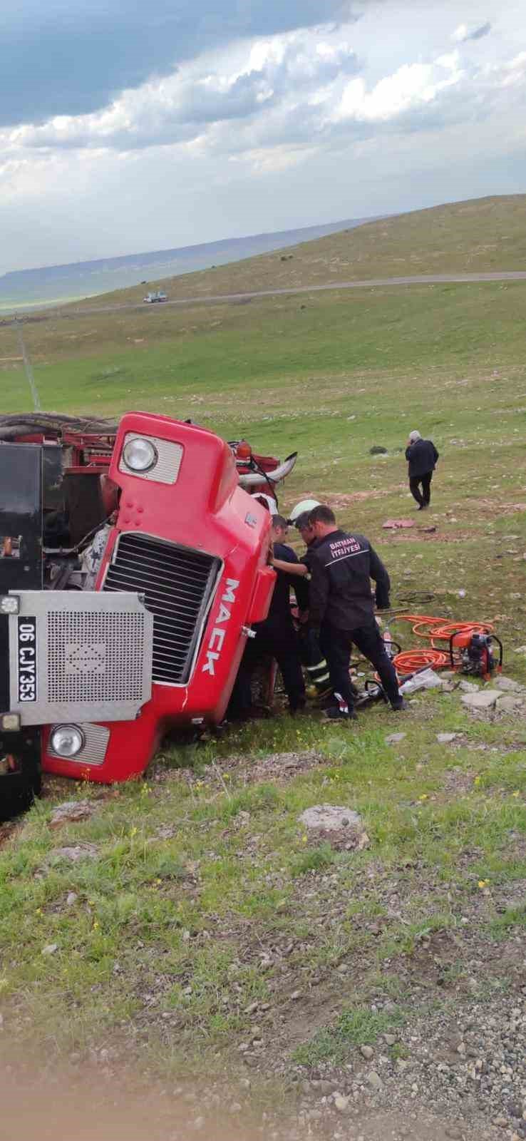 Batman’da iş makinesi kaza yaptı: 2 yaralı