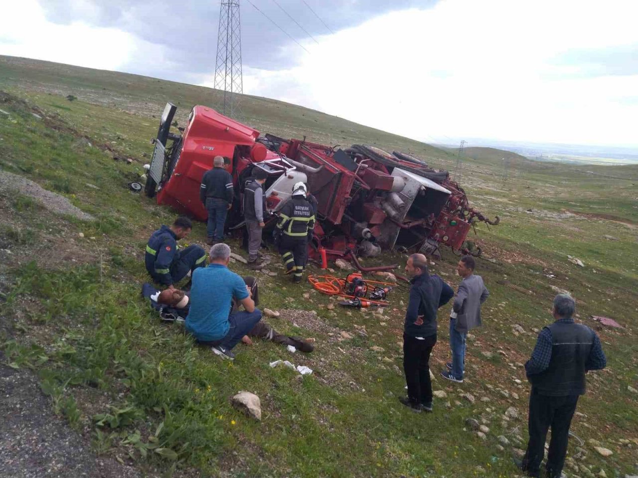 Batman’da iş makinesi kaza yaptı: 2 yaralı