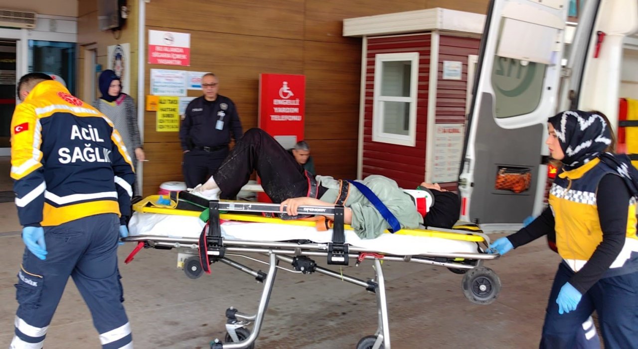 Genç kıza çarpan kamyonetin camlarını kırdılar