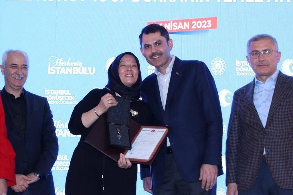 Bakan Kurum: “Türkiye’nin tüm sorunlarını kadınlarımızla, gençlerimizle el ele vererek birlikte aşacağız”