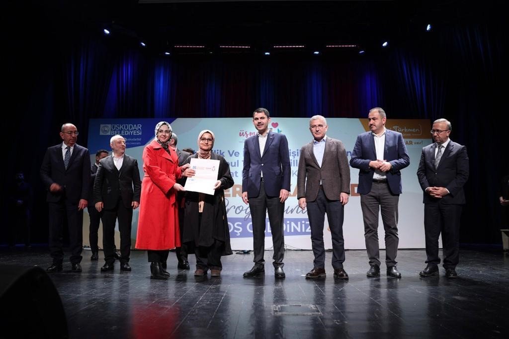 Bakan Kurum: “Türkiye’nin tüm sorunlarını kadınlarımızla, gençlerimizle el ele vererek birlikte aşacağız”