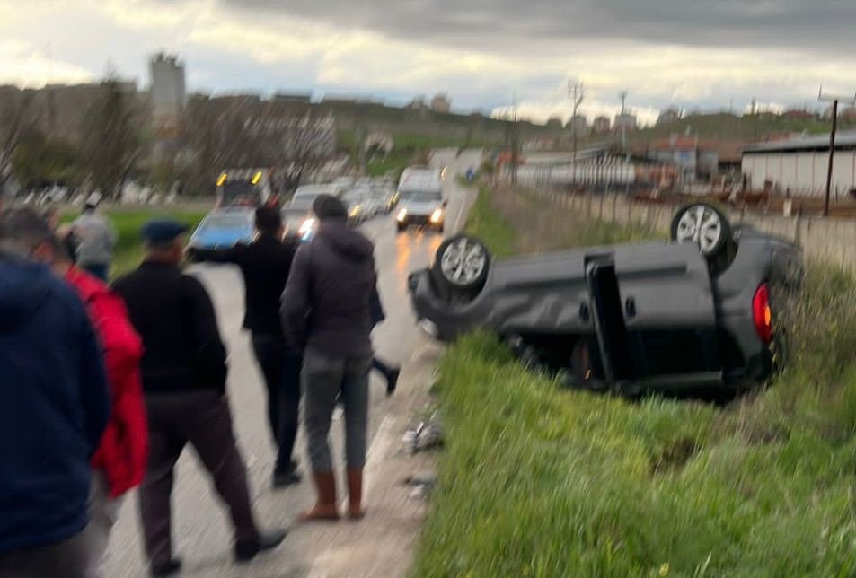 Otomobil ve hafif ticari araç çarpıştı: 9 yaralı