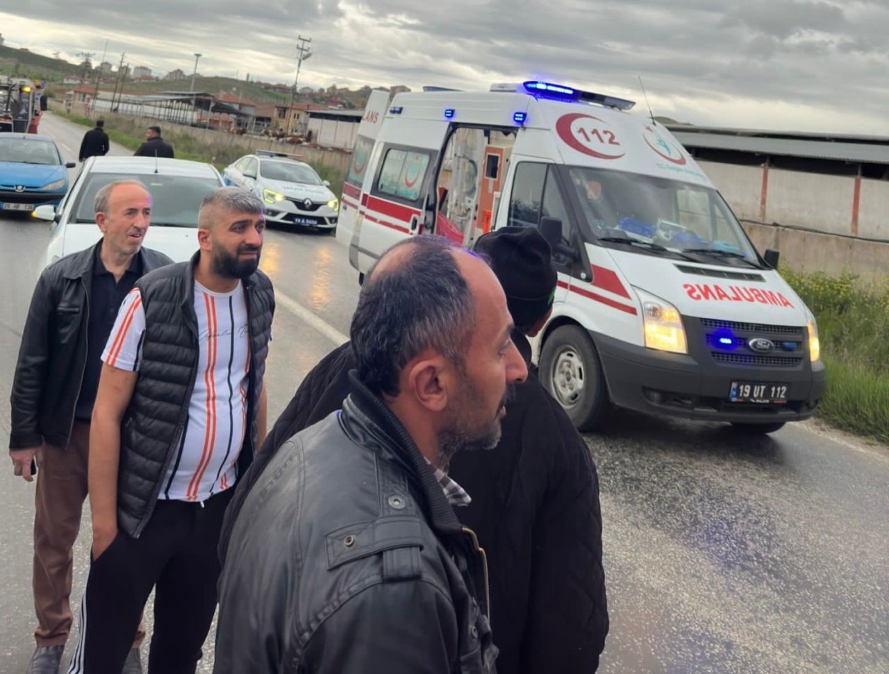 Otomobil ve hafif ticari araç çarpıştı: 9 yaralı